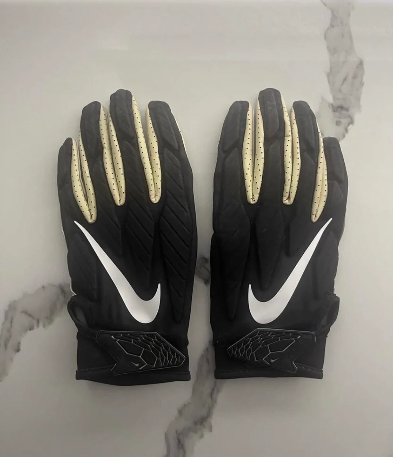 Colorado gloves