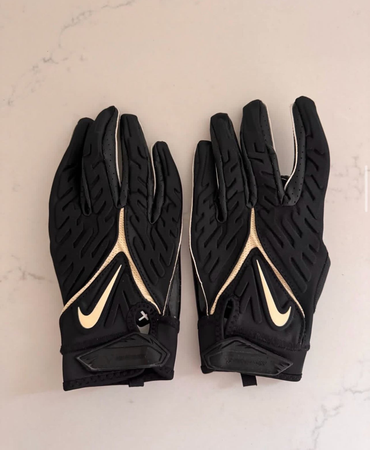 Purdue gloves
