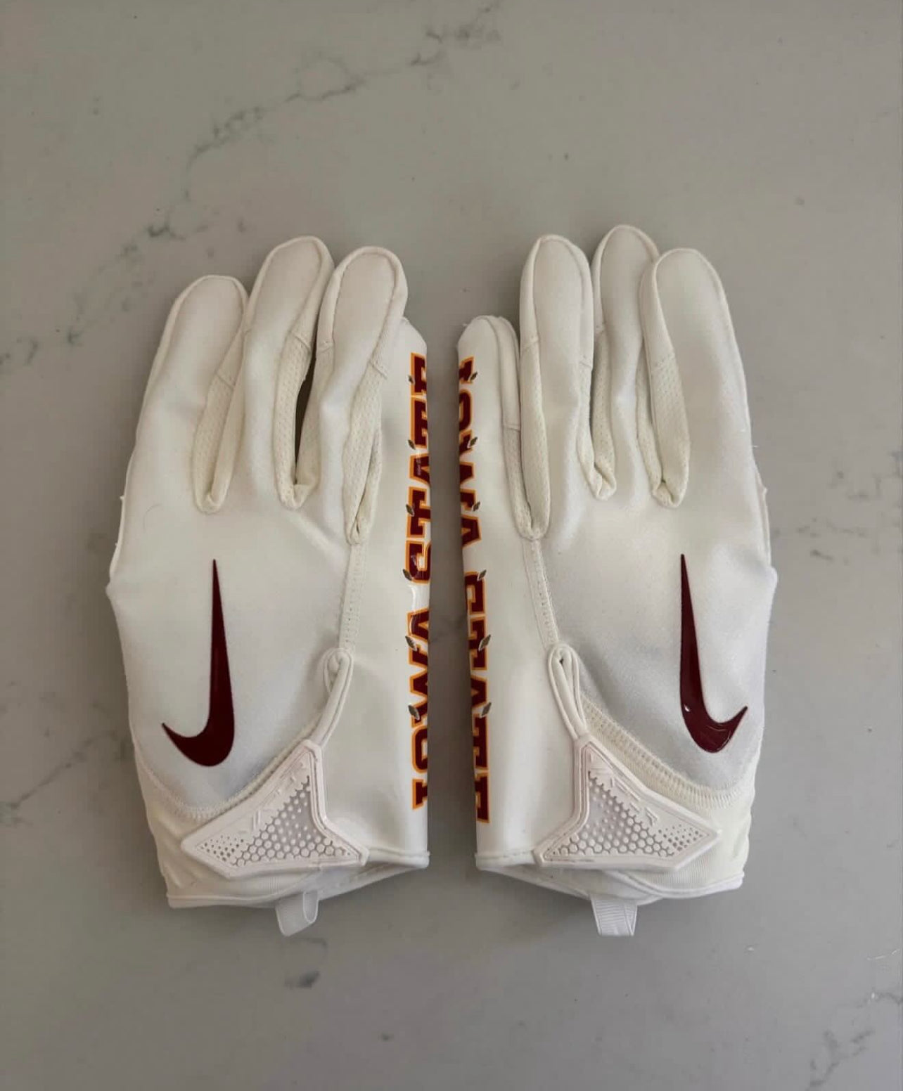 Iowa gloves ￼