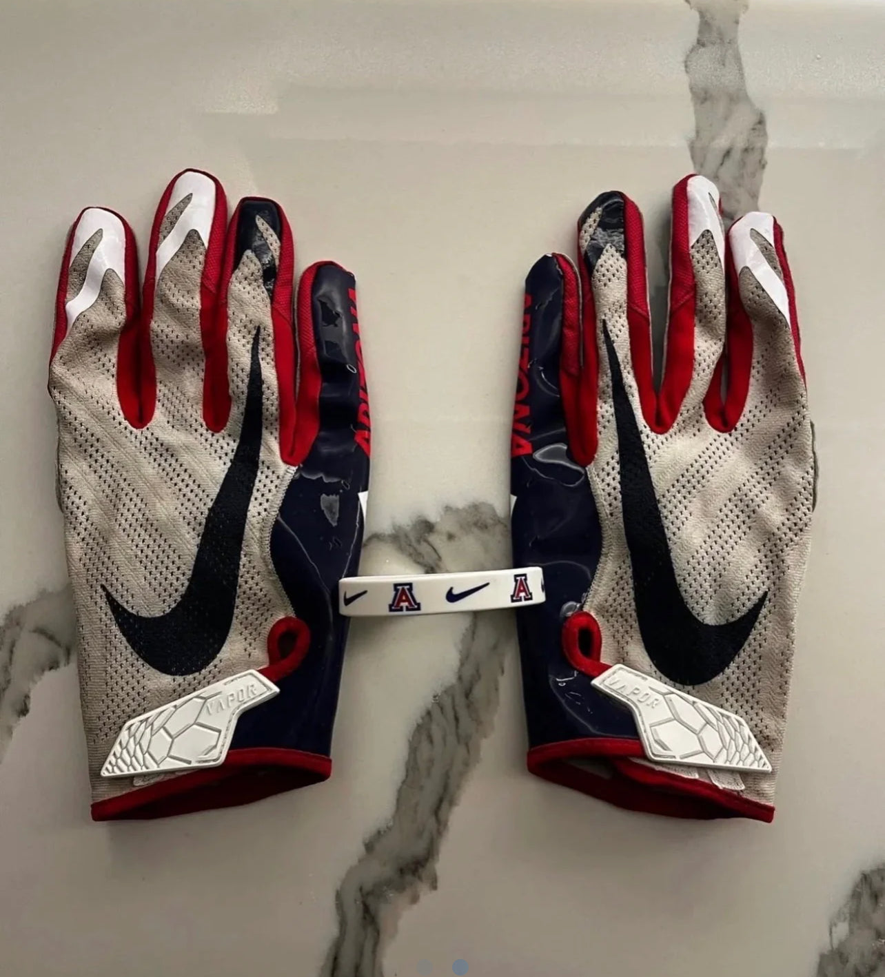 Arizona gloves